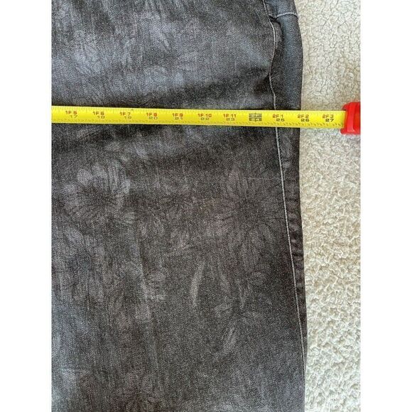 Torrid Bombshell Flare Super Soft Jeans Women’s Size 28 Reg Black Floral - Picture 12 of 15